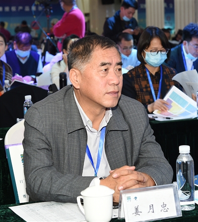 20103813g0rl.jpg