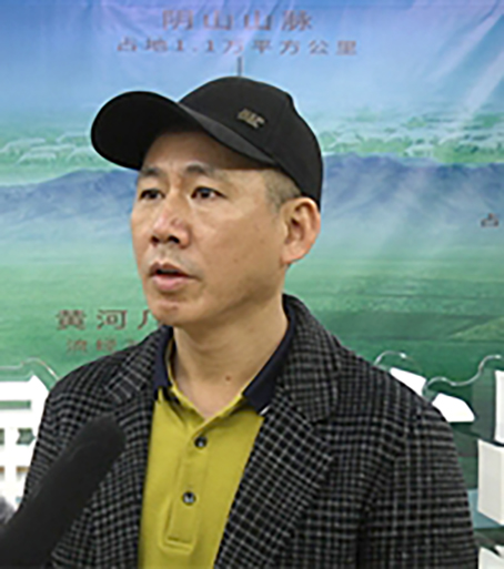 201052244bwx.jpg